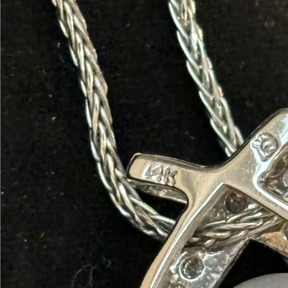 14kt White Gold XO 17” necklace.  I only wore few times to weddings. Like NEW - Picture 3 of 4